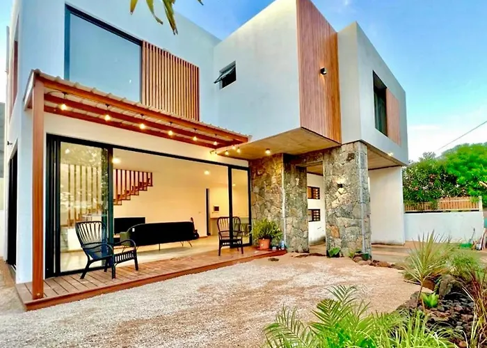 Into The Sun - Modern Holiday Home